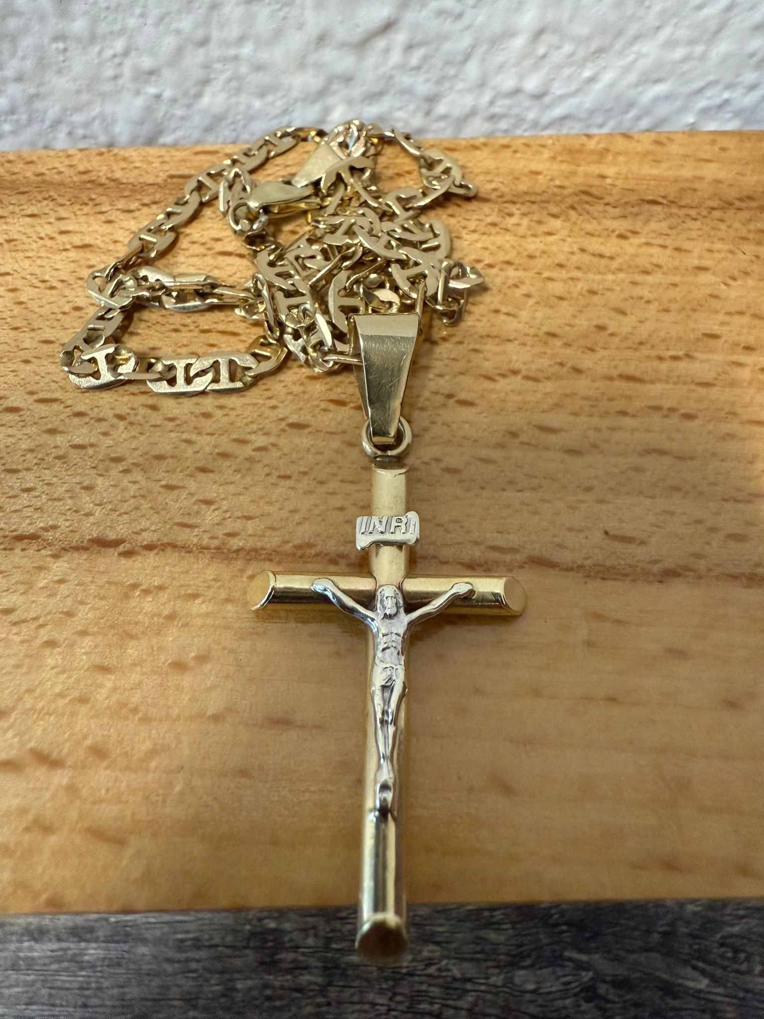 McAllen Jewelers 10K YELLOW GOLD  CROSS PENDANT AND CHAIN